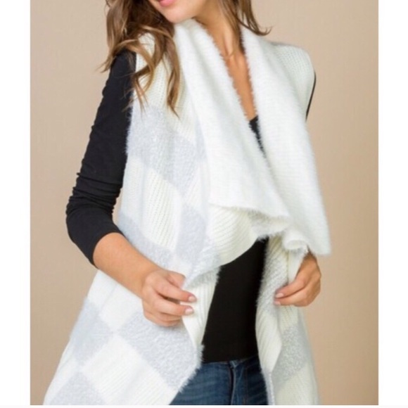 ARIANNA Gray White Sleeveless Cardigan Top - Picture 3 of 6